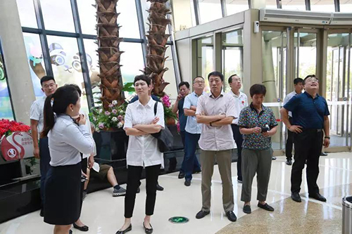 9月7日,鑫江集团副总经理赵文博先生,鑫江东方城总经理方润超